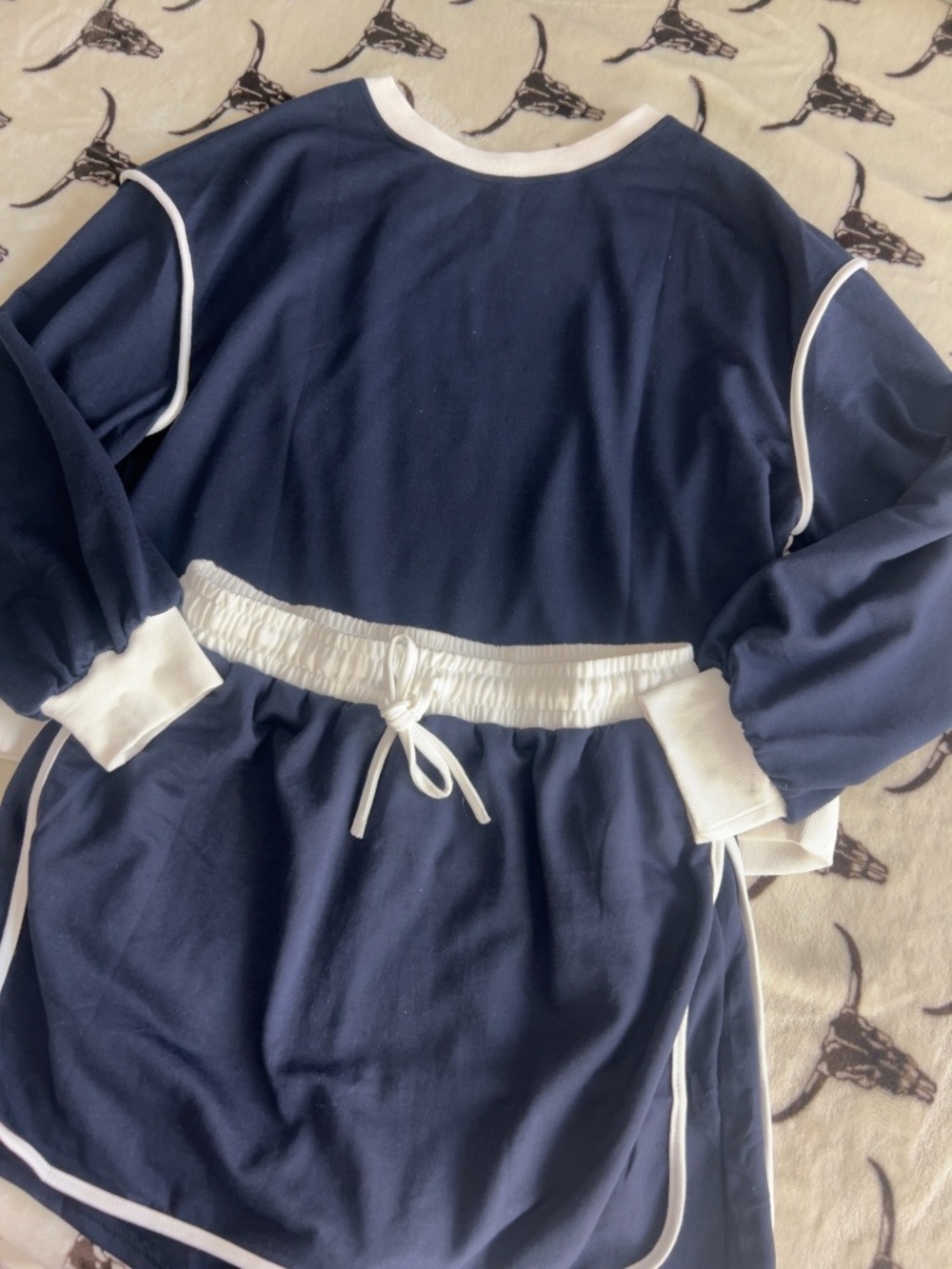 Fisoew Women’s Medium Navy & White 2 Piece Sweatshirt Skort Set